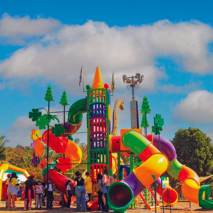 Playground colorido do Peãozinho