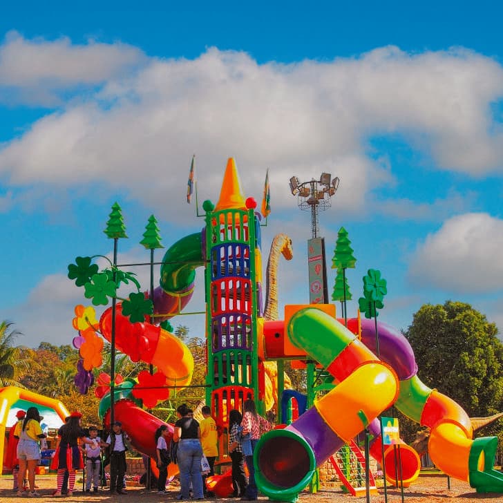Playground colorido do Peãozinho
